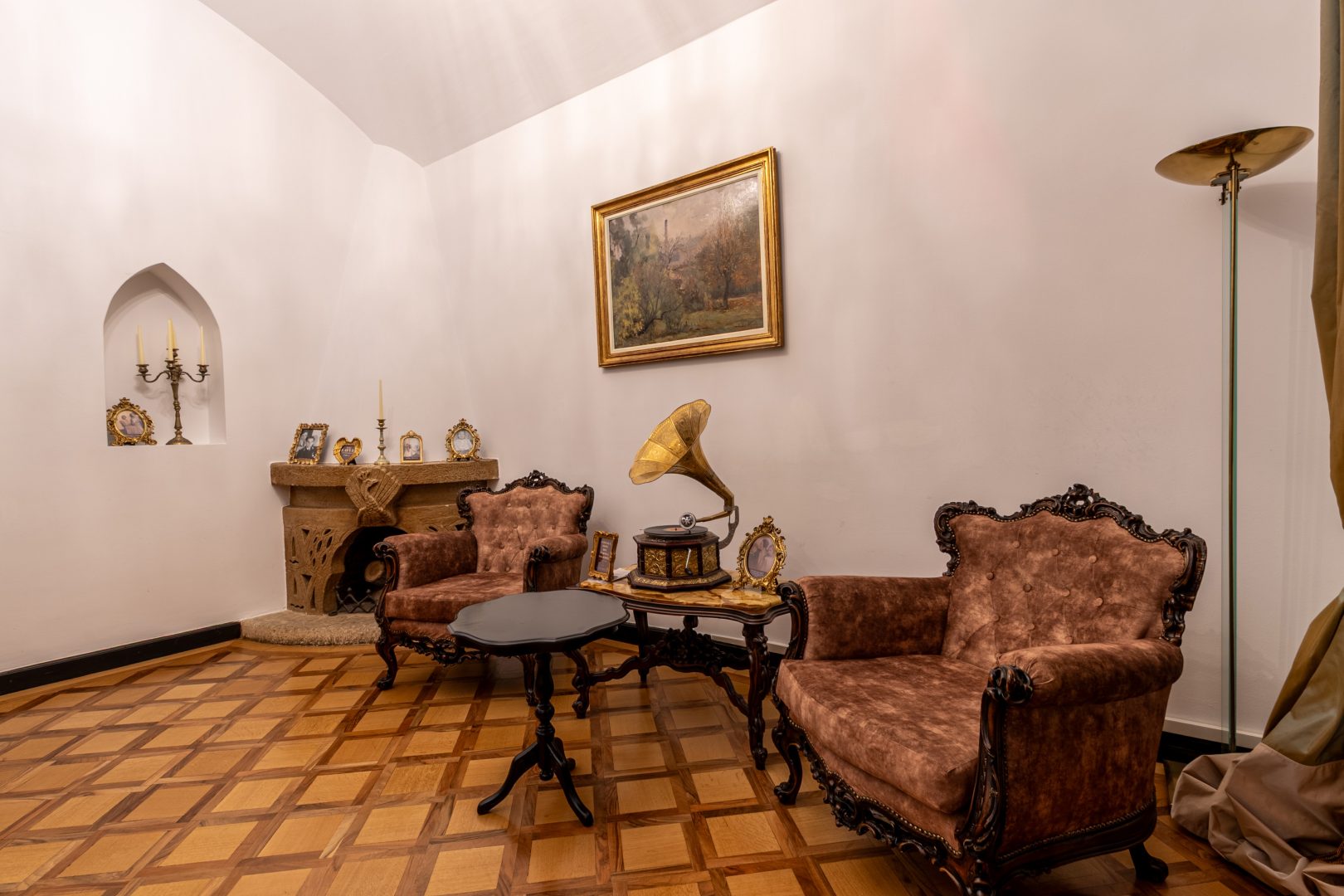 Art. History. Experience. – Descoperă camera secretă de poker privat în București interbelic